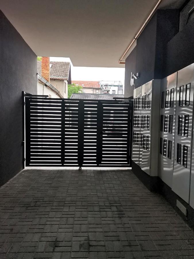 Stan Na Dan M Apartment Novi Sad Bagian luar foto