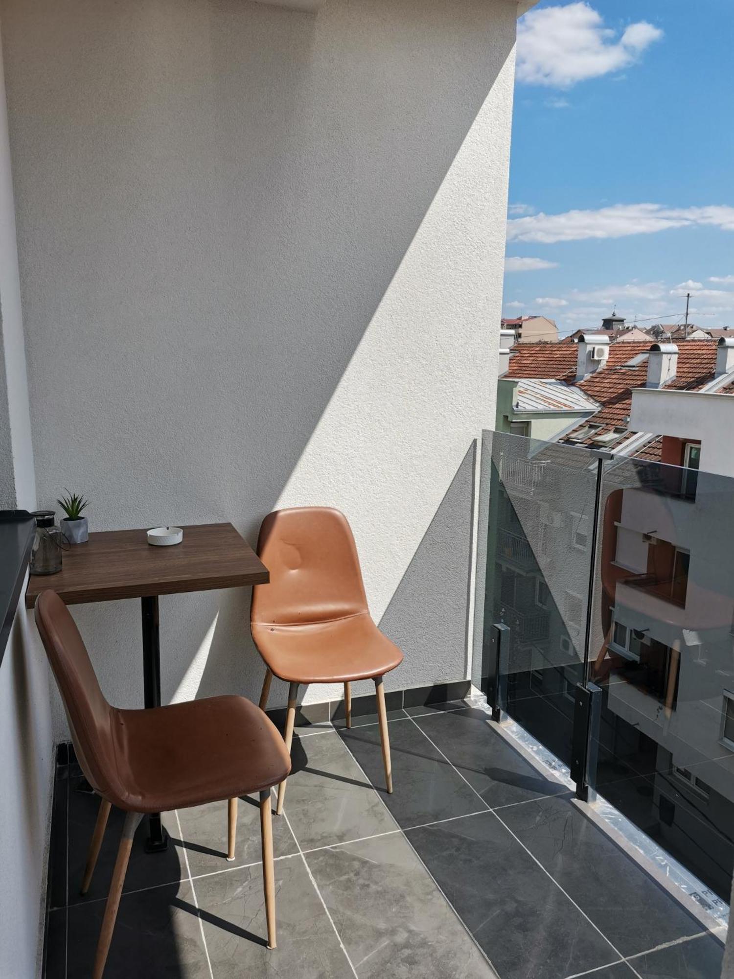 Stan Na Dan M Apartment Novi Sad Bagian luar foto